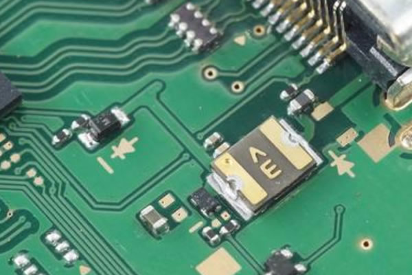 自恢復保險絲PPTC在投影儀的過流保護